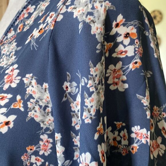 Sienna Sky Blue Foral Wrap Around V Neck Top Short Sleeves XS - Picture 5 of 12